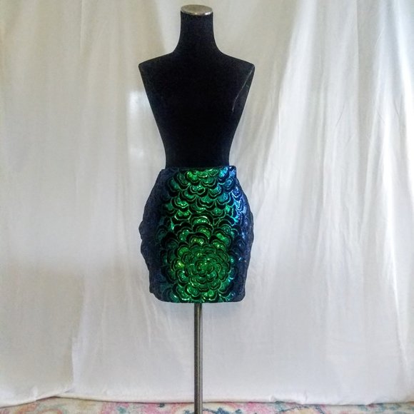 Iridescent Mermaid Sequin Green and Purple Pencil Skirt Womens Size  Small - Picture 1 of 5